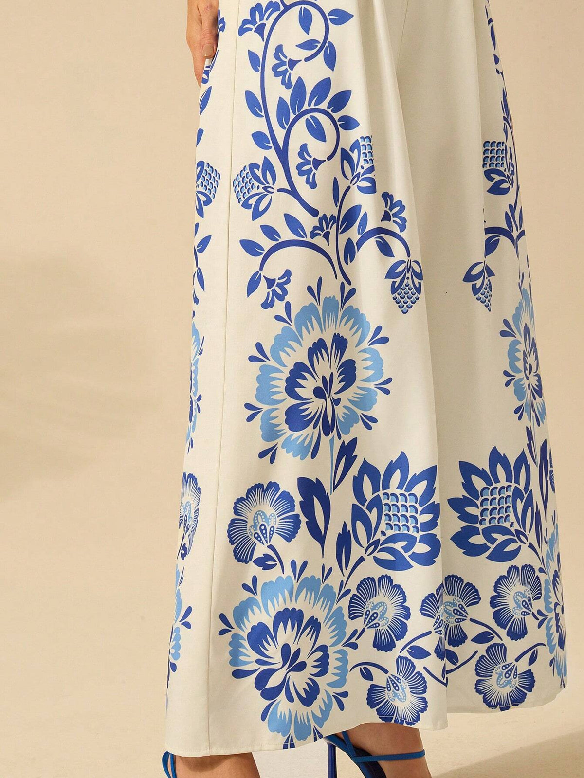 Macacão Feminino Estampa Tropical Azul e Branca