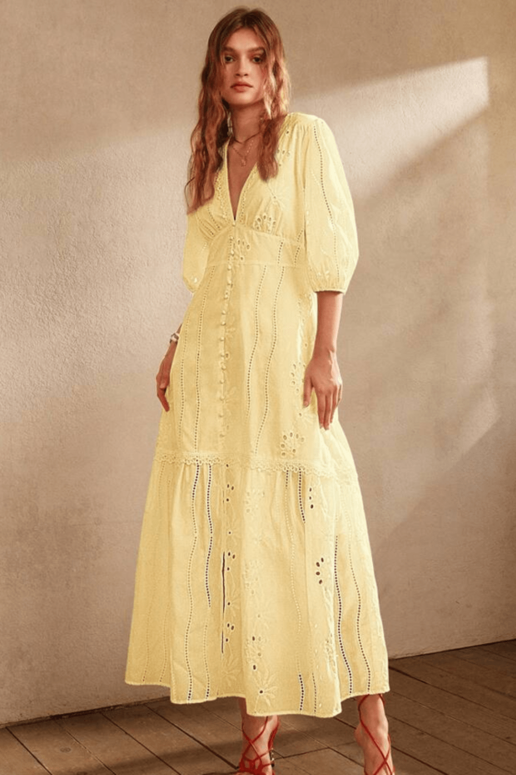 Vestido Amarelo Manteiga Longo Com Renda Decote em V