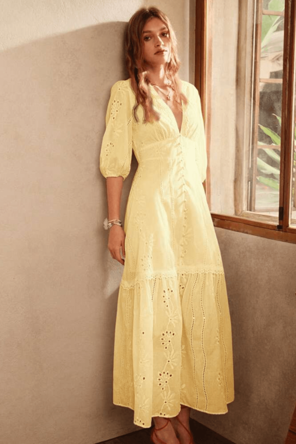 Vestido Amarelo Manteiga Longo Com Renda Decote em V