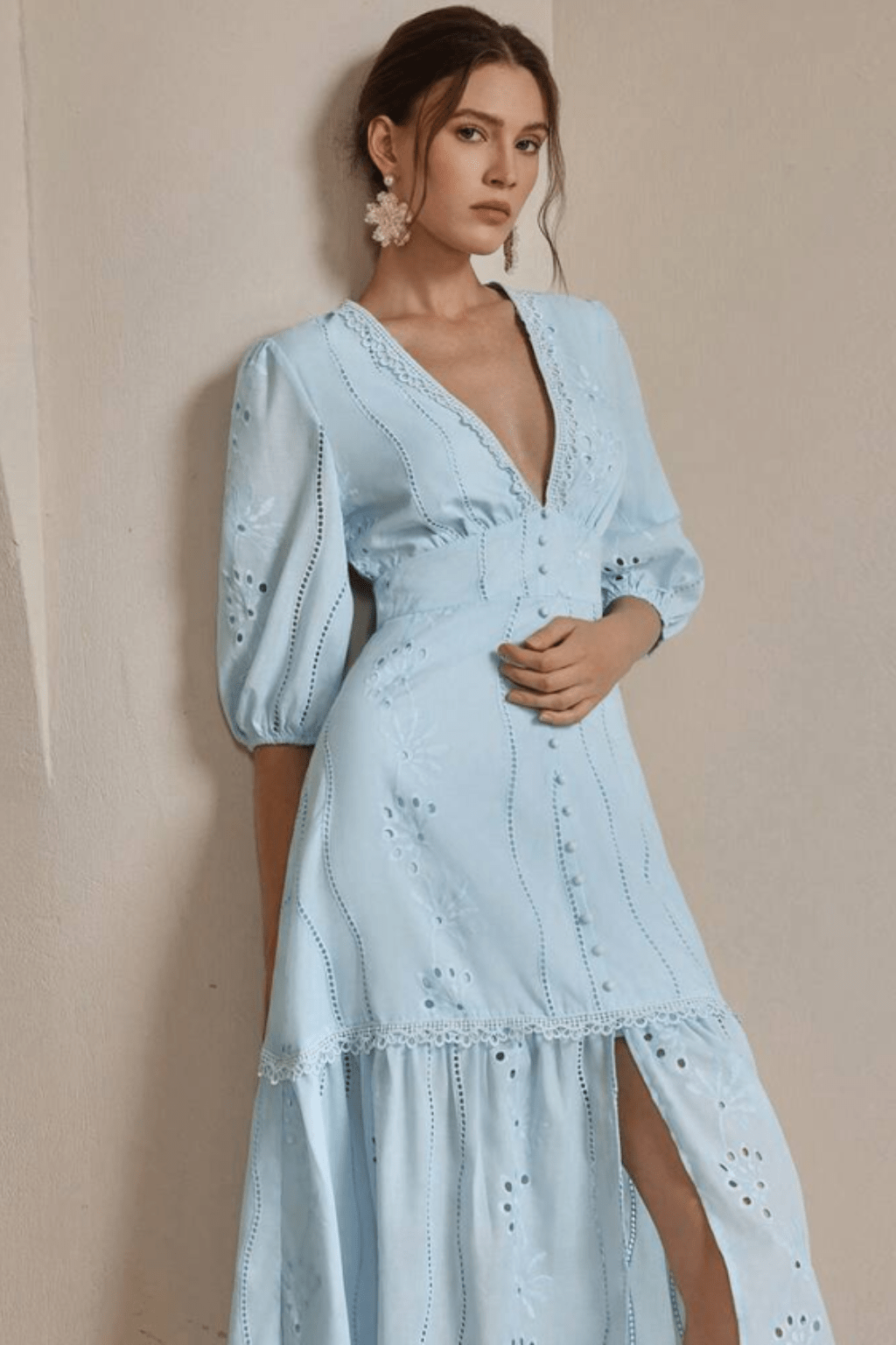 Vestido Azul Longo Com Renda Decote em V