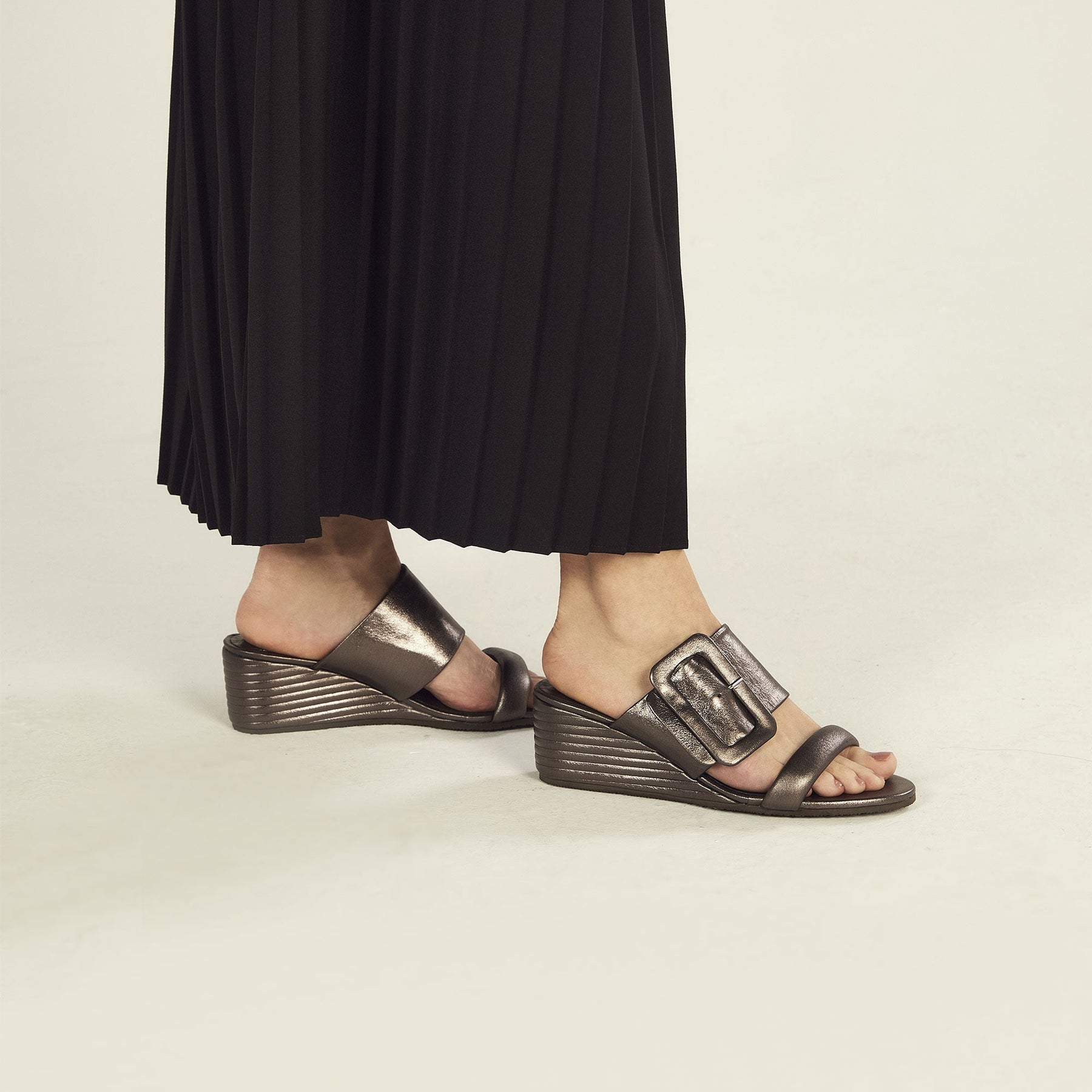 Sandália Anabela Metalizada