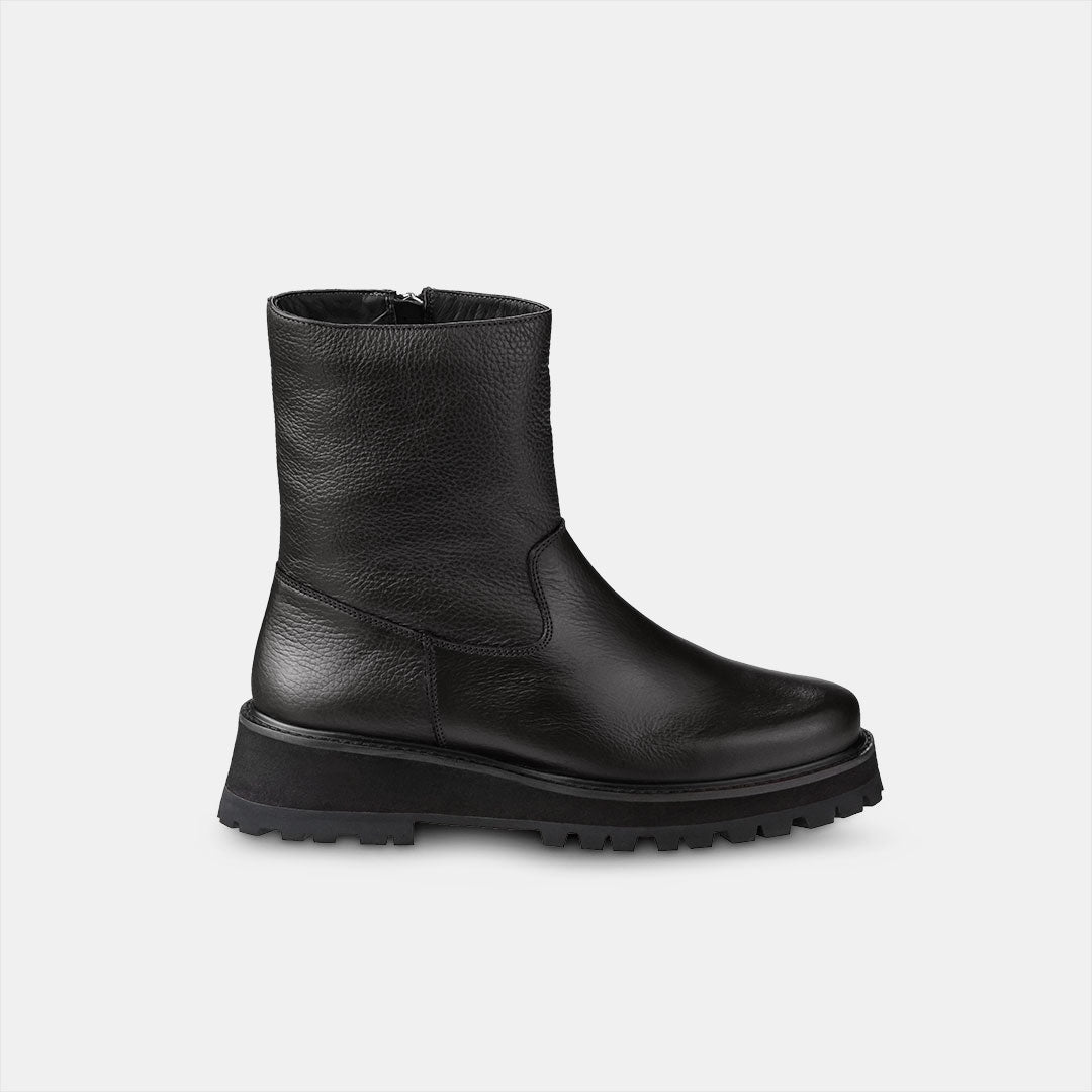 Bota Tratorada Cano Médio Preta