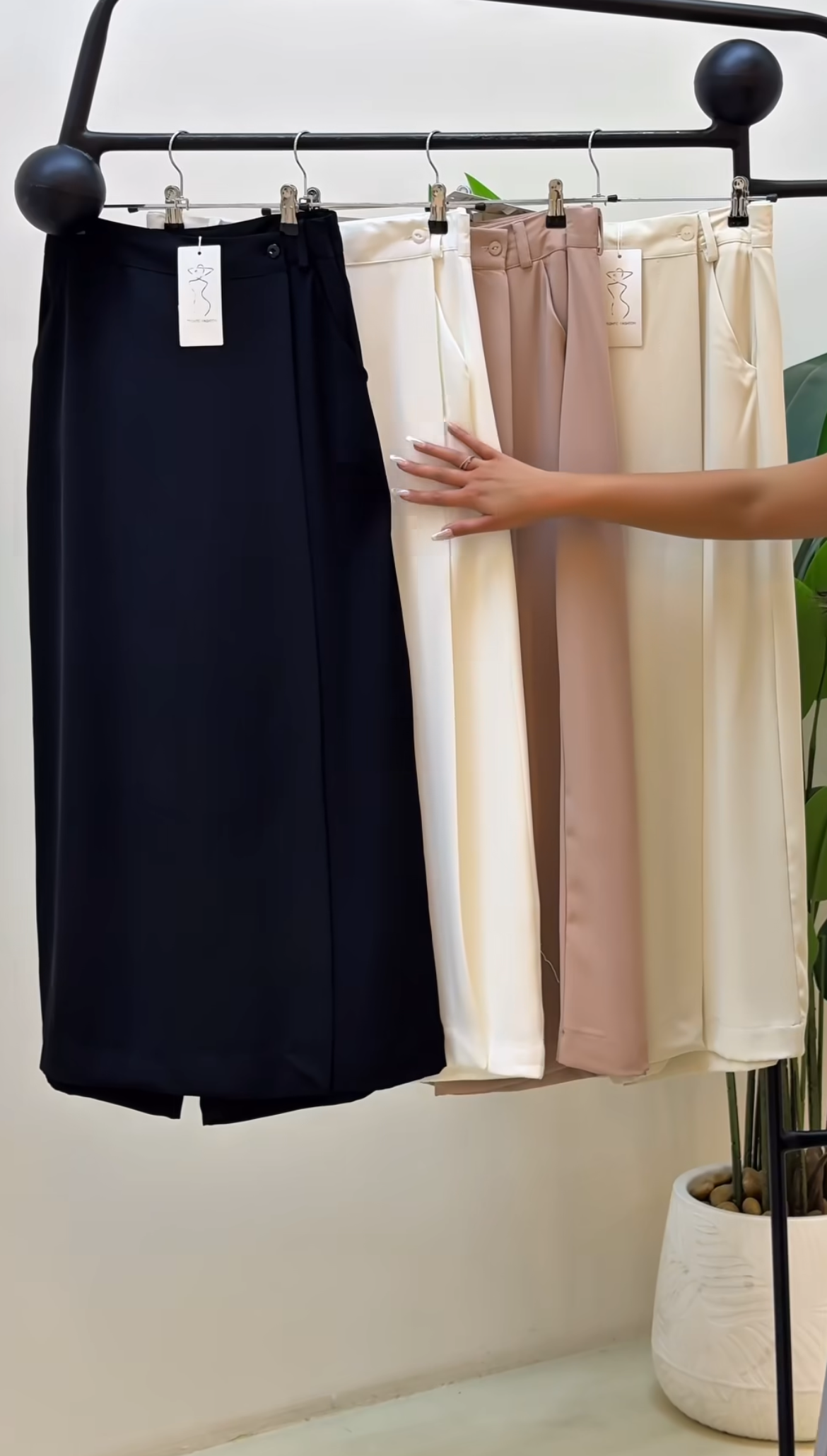 Calça com Saia Sobreposta Alfaiatada