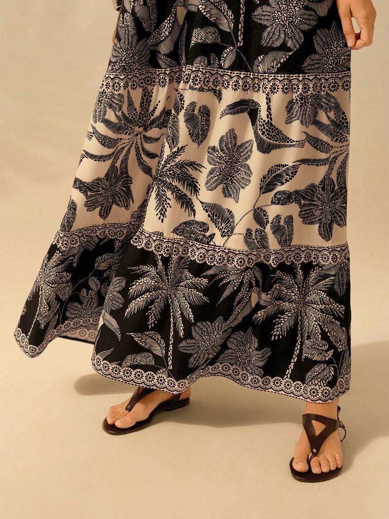 Vestido Longo Preto e Bege Estampa Tropical