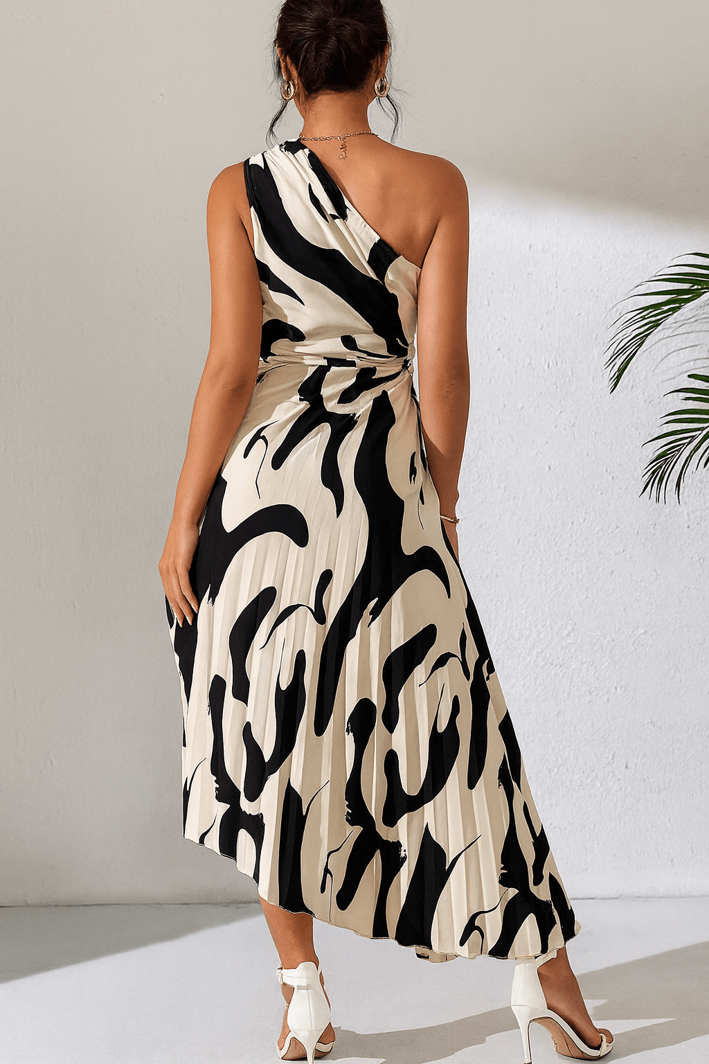 Vestido Midi Plissado Branco com Preto Toledo