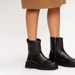 Bota Tratorada Cano Médio Preta
