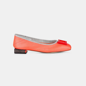 Sapatilha Detalhe Acrílico Coral